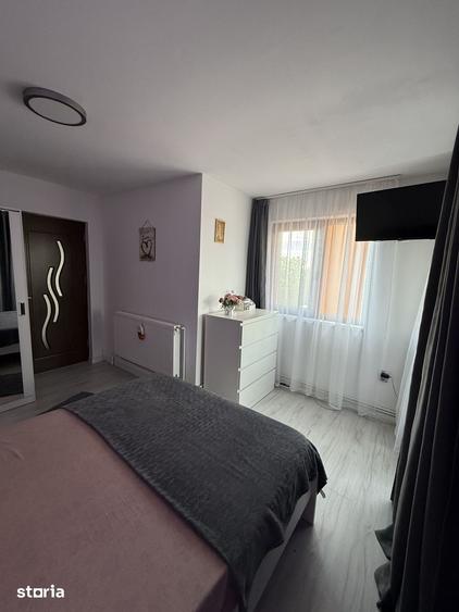 Casă cu 4 camere cu Teren 140 Mp în Păulești