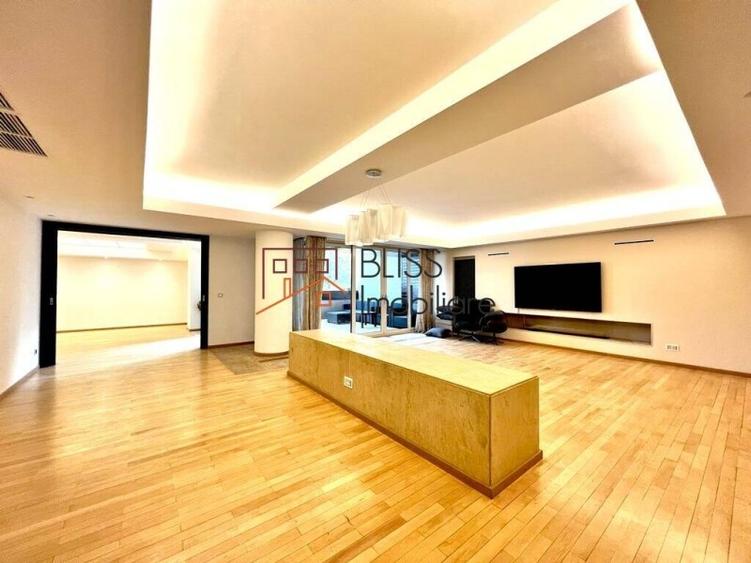 Apartament cu 6 camere decomandat în Kiseleff
