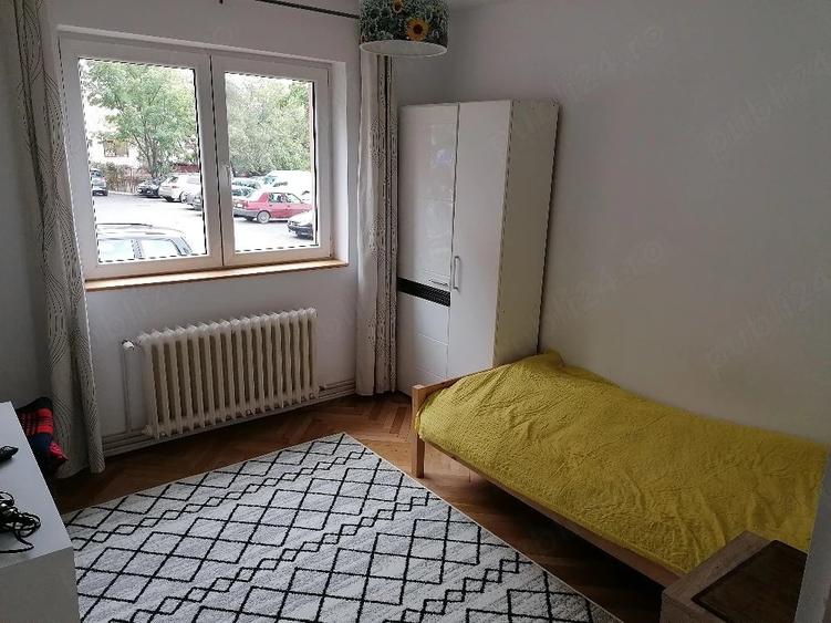Apartament cu 3 camere semidecomandat în Grigorescu