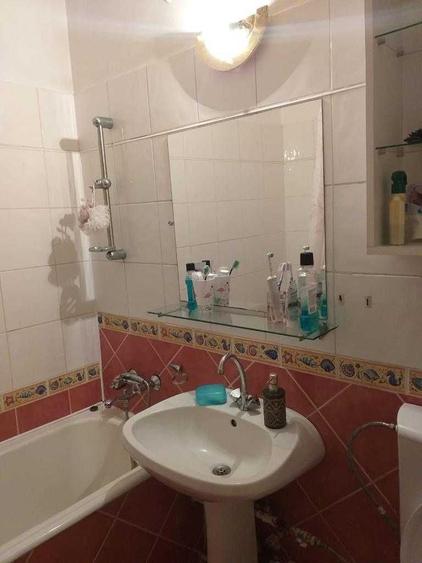 Apartament cu 3 camere decomandat în Cornișa