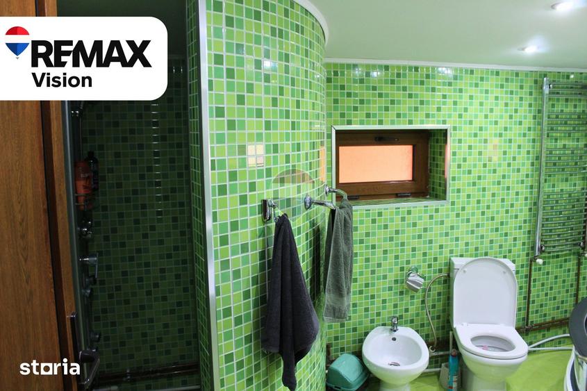 Casă cu 8 camere cu Piscina în Castranova