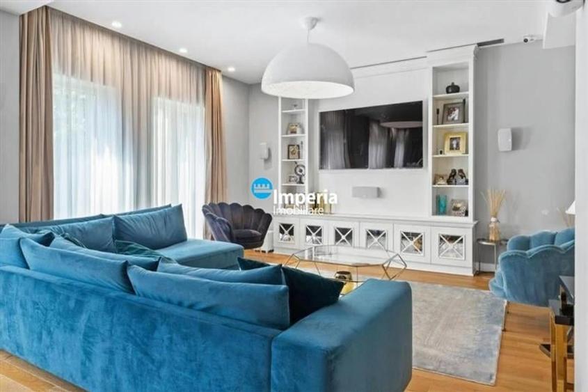 Casă individuală cu 9 camere cu Piscina în Giulești