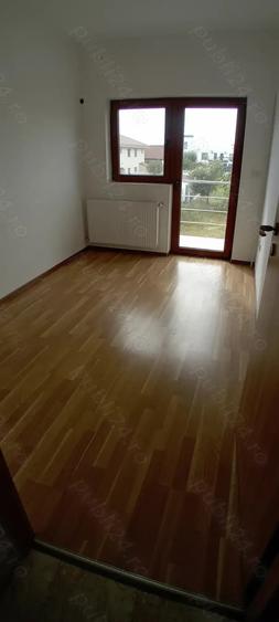 Apartament cu 4 camere decomandat în Girocului