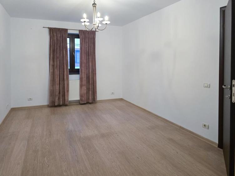 Casă cu 7 camere cu Teren 500 Mp în Unirii