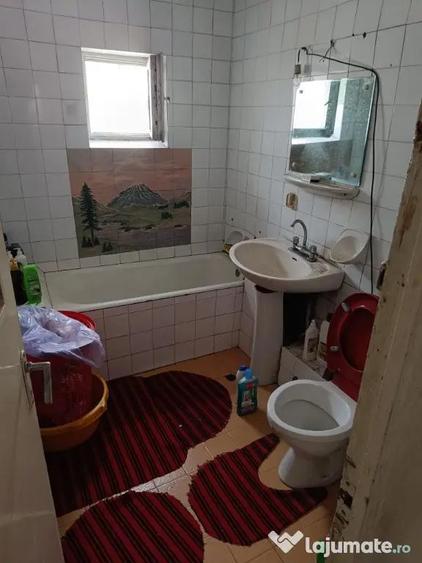 Apartament cu 4 camere decomandat în Sud