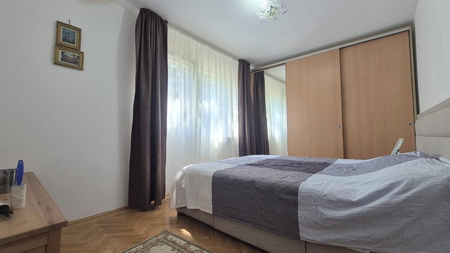 Apartament cu 3 camere semidecomandat în Dristor