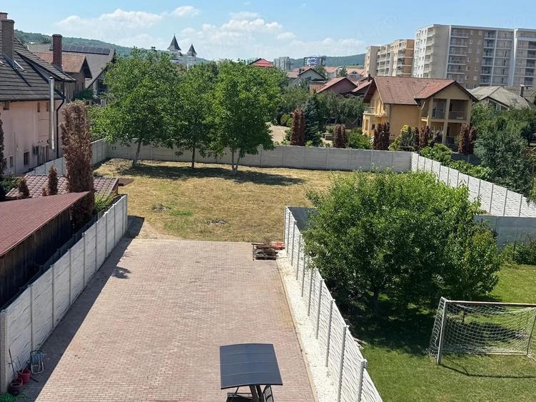 Casă cu 6 camere cu Teren 1696 Mp în Exterior Vest