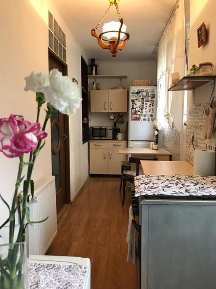 Casă cu 2 camere decomandat în Central