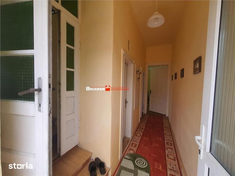 Casă cu 6 camere cu Teren 824 Mp în Central