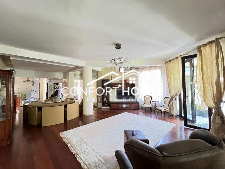 Duplex cu 7 camere cu Canalizare în Iancu Nicolae