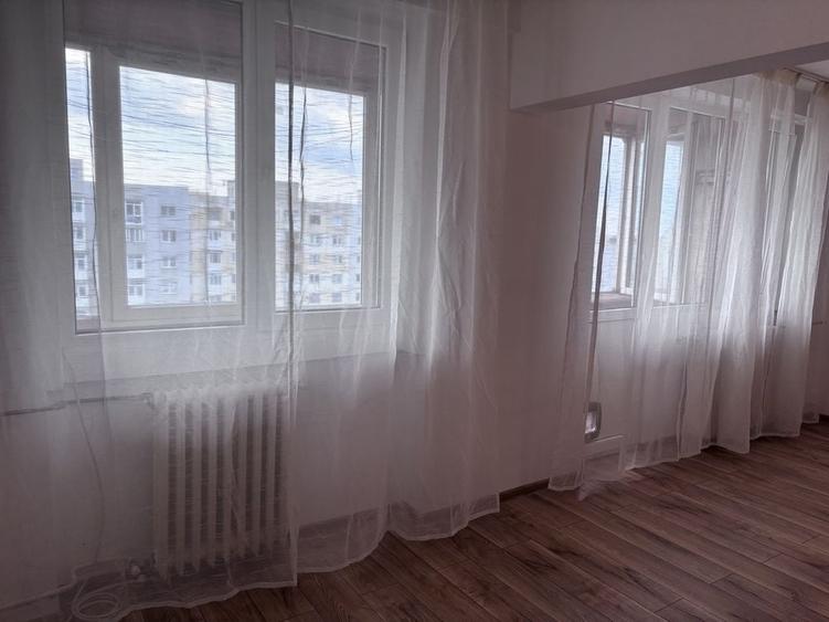 Apartament cu 3 camere decomandat în Dobroești