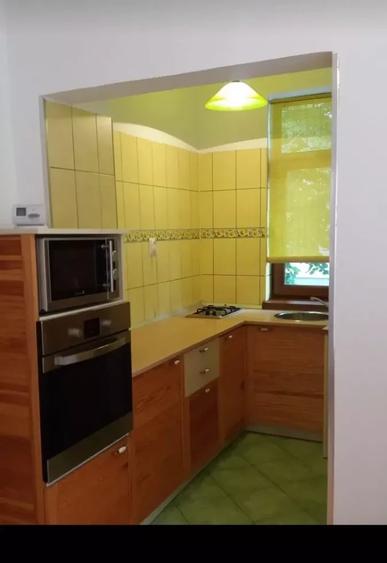 Apartament cu 2 camere semidecomandat, mobilat în 1 Mai