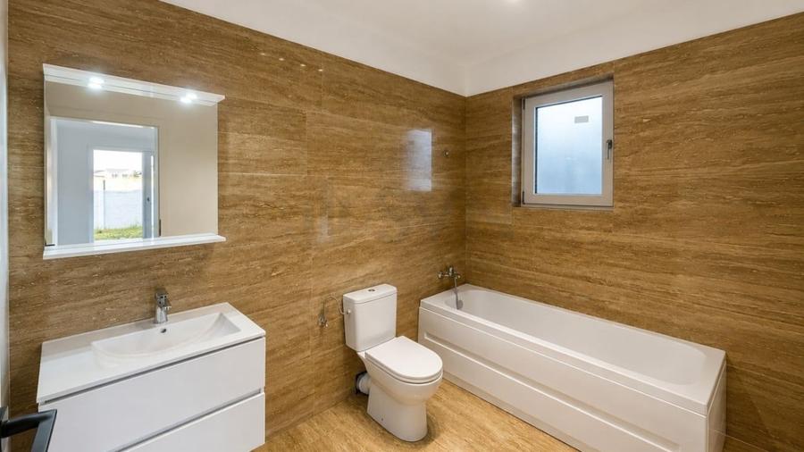 Casă individuală cu 4 camere cu Canalizare în Tunari