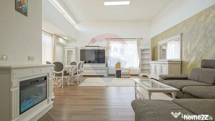 Apartament cu 3 camere decomandat în Cristian