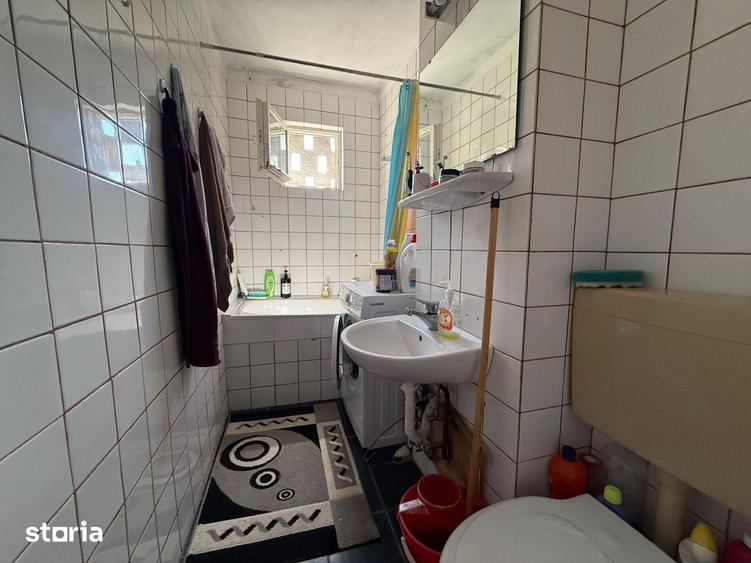 Apartament cu 3 camere semidecomandat în Circumvalațiunii