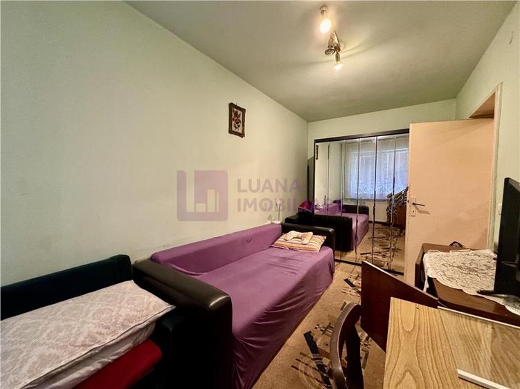 Apartament cu 3 camere semidecomandat în Terezian