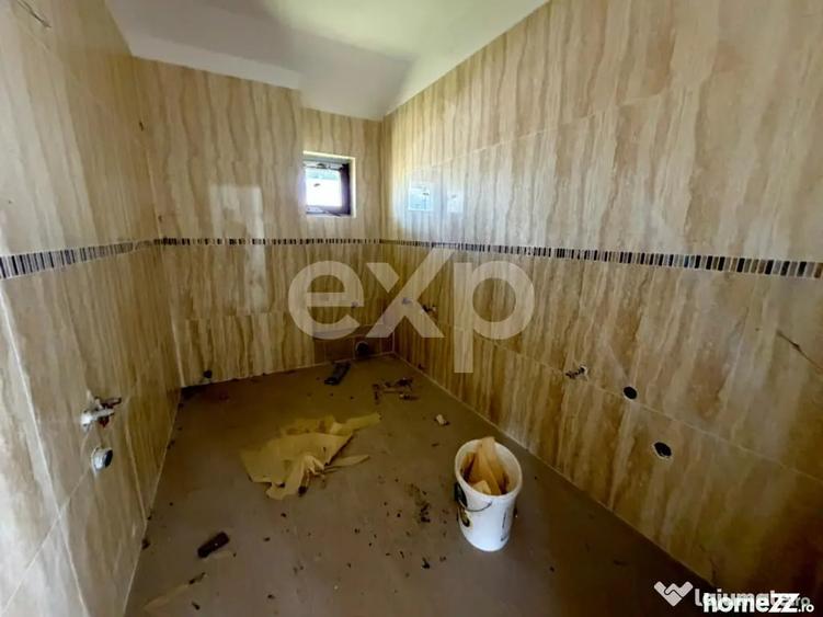 Casă cu 7 camere cu Teren 1000 Mp în Butimanu