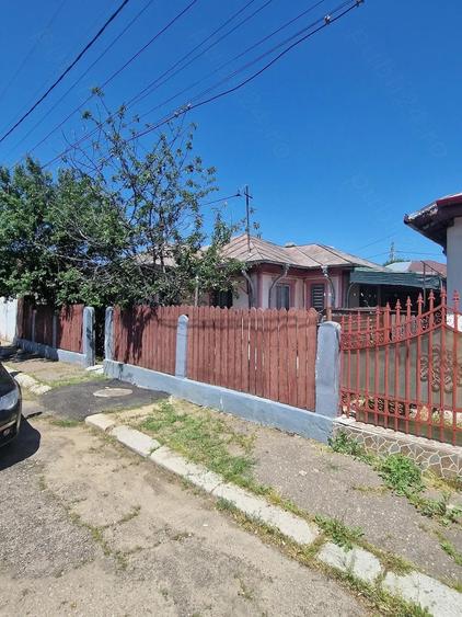 Casă cu Teren 200 Mp în Central