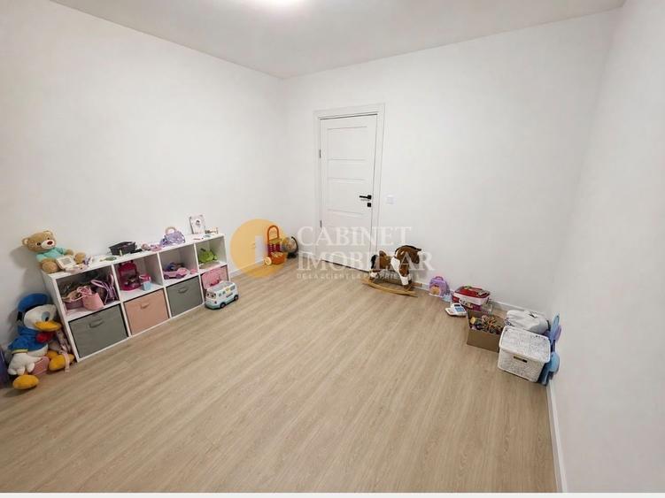 Apartament cu 4 camere decomandat, mobilat în Alexandru cel Bun