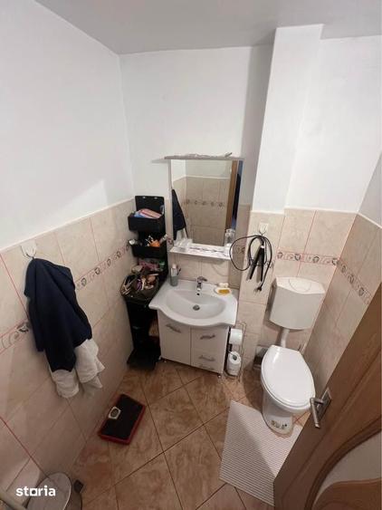 Apartament cu 3 camere decomandat, mobilat în Buziașului