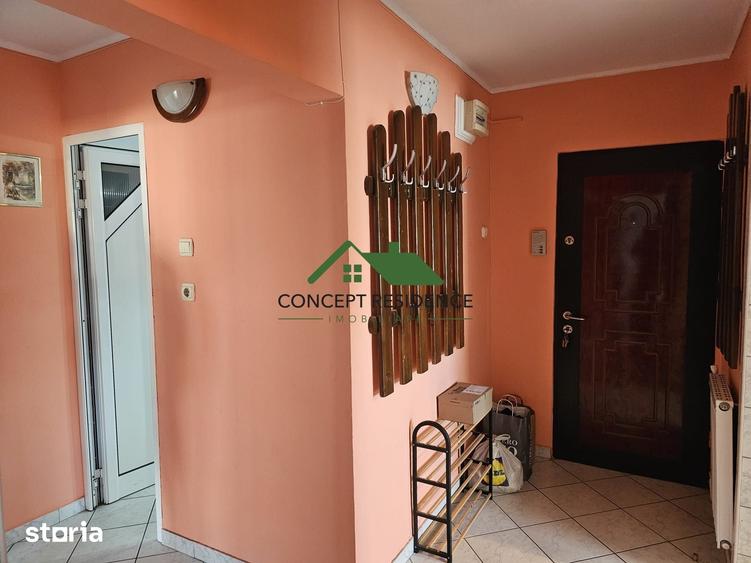 Apartament cu 4 camere decomandat în Traian