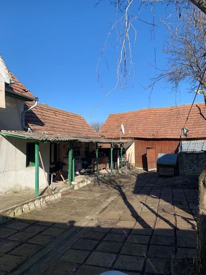 Casă cu 4 camere în Mândra