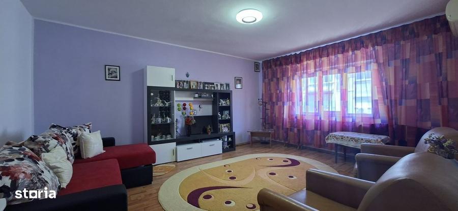 Apartament cu 3 camere în Est