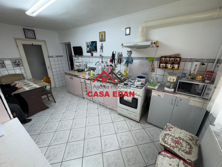 Casă individuală cu 7 camere cu Teren 287 Mp în Câmpina