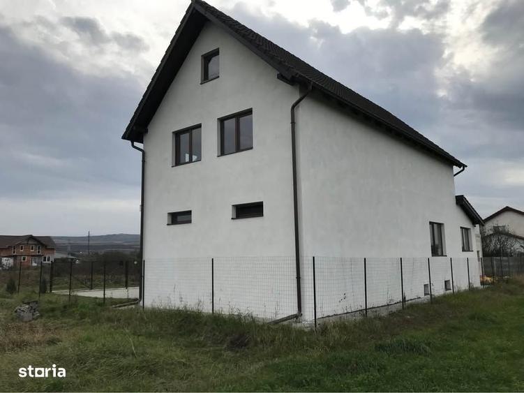 Casă cu 4 camere cu Teren 300 Mp în Partoș