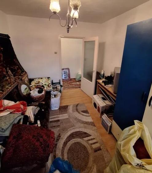 Apartament cu 3 camere decomandat în Astra