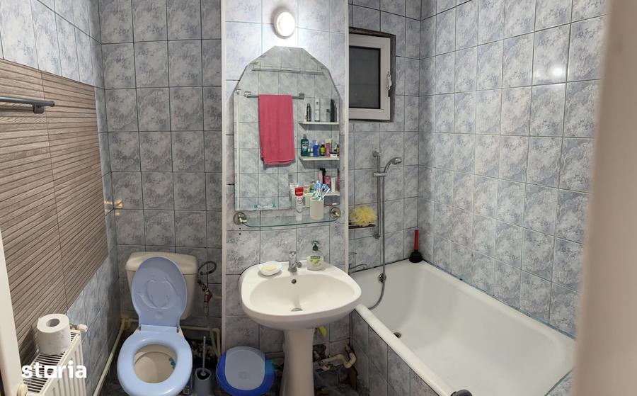 Apartament cu 3 camere decomandat în Prundu