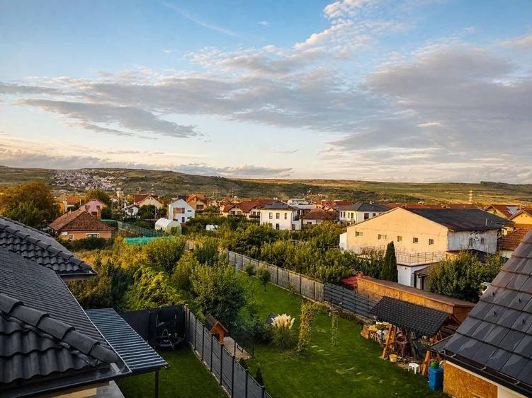 Apartament cu 5 camere decomandat, mobilat în Someșeni