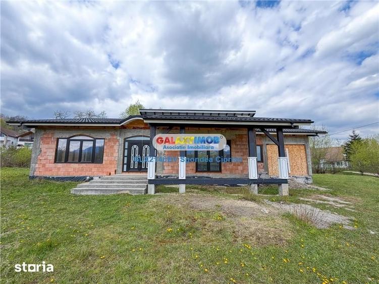 Casă cu 6 camere cu Teren 1077 Mp în Central