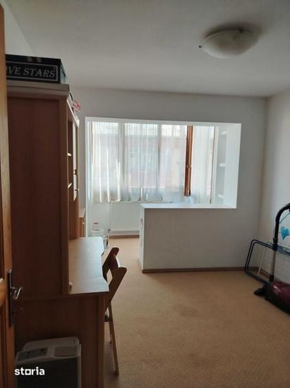 Apartament cu 4 camere decomandat în Central