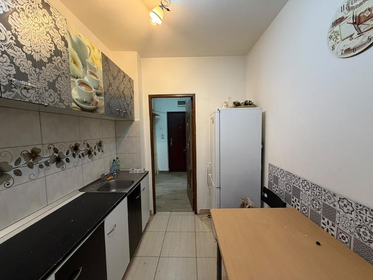 Apartament cu 2 camere semidecomandat în Dristor