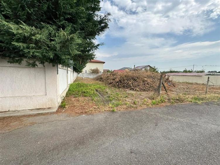 Teren Construcții intravilan de 850 mp, în Vest
