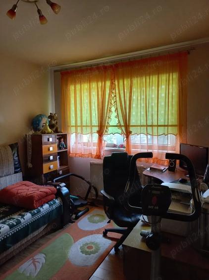 Apartament cu 3 camere decomandat în Calea Poplăcii