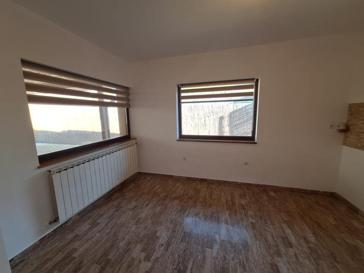 Casă individuală cu 5 camere cu Garaj în Câmpenești