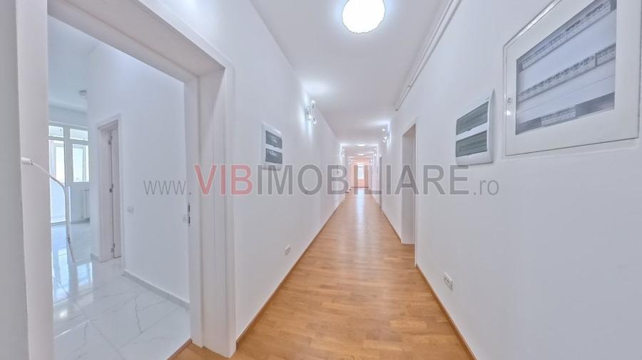 Apartament cu 5 camere decomandat în Tineretului