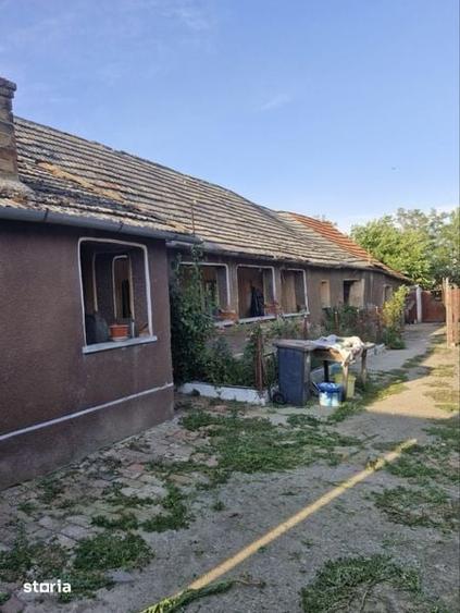Casă cu 4 camere cu Teren 2258 Mp în Pilu