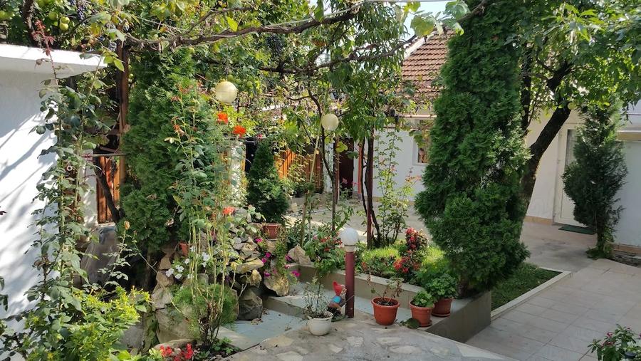 Casă cu 5 camere cu Teren 700 Mp în Fratelia