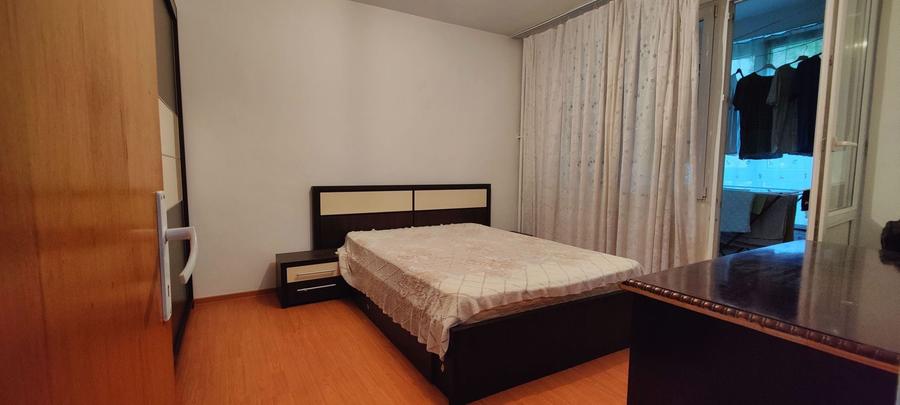 Apartament cu 3 camere decomandat în Drumul Taberei