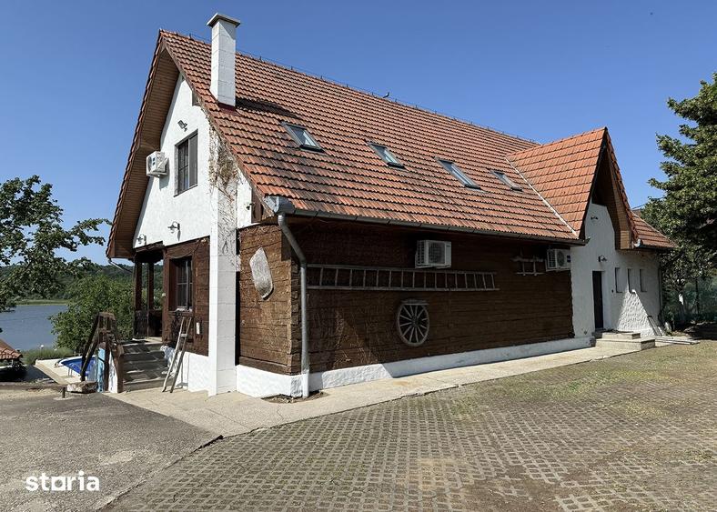 Casă cu 5 camere cu Teren 2306 Mp în Paleu