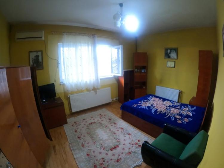 Casă individuală cu 6 camere cu Canalizare în Daia
