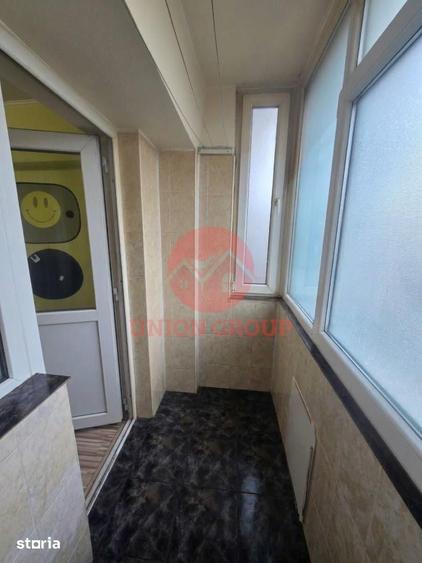 Apartament cu 3 camere semidecomandat în Inel II