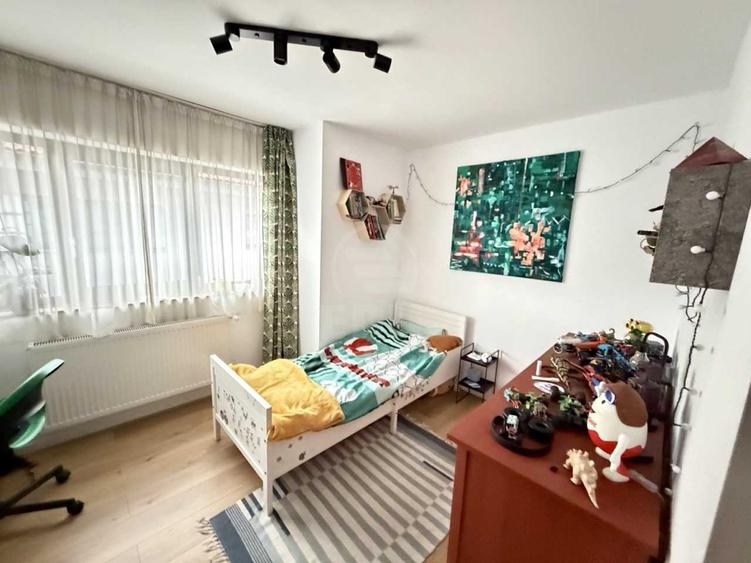 Duplex cu 5 camere cu Canalizare în Florești
