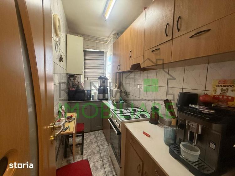 Apartament cu 3 camere semidecomandat, mobilat în Florilor