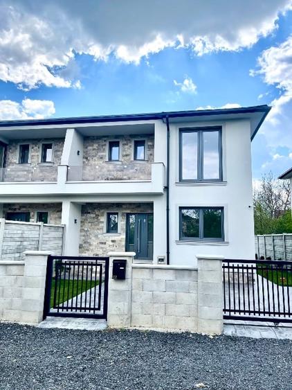 Duplex cu 5 camere cu Canalizare în Corbeanca
