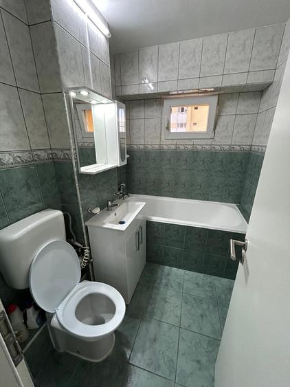 Apartament cu 3 camere decomandat în Moșilor