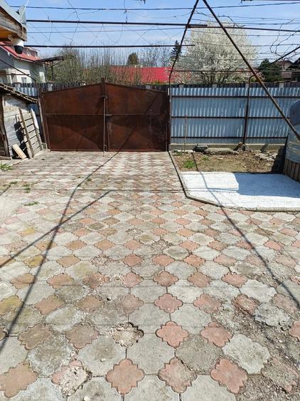 Casa individuala cu anexe de vanzare in Roman, zona lini?tita - 5